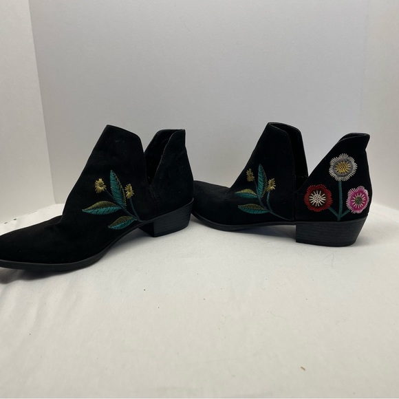 indigo rd. Black Suede Embroidered Booties Size 10M - Picture 2 of 13
